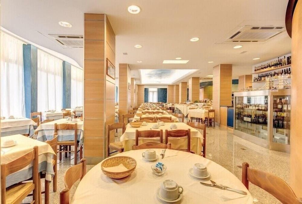 Hotel Astromare 3*